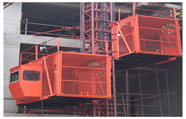 CE / ISO Red Bersertifikat Penumpang Hoist Lift 1000kg SC100 / 100 Cage Style
